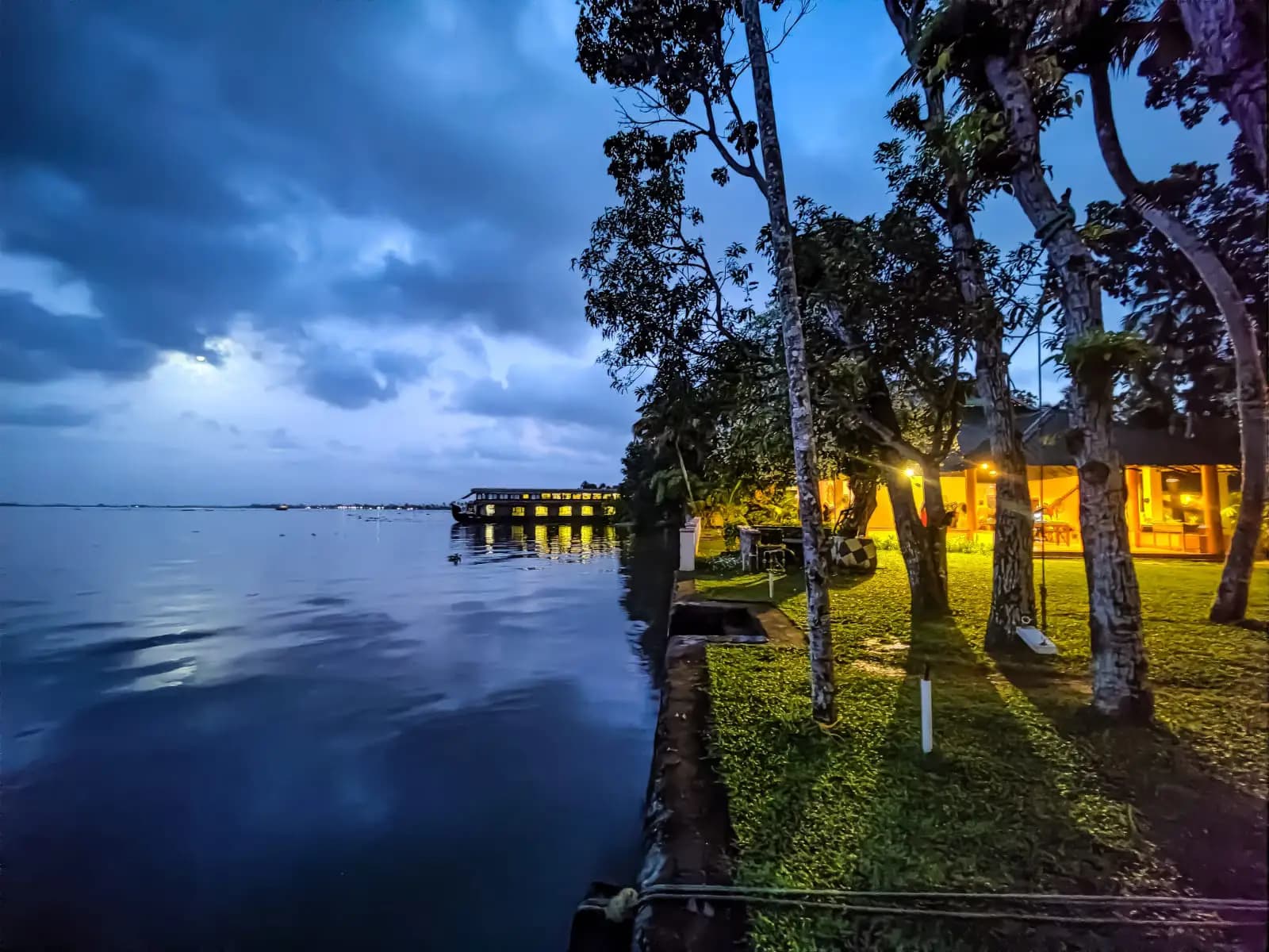 Resort exterior at Punnamada Lake